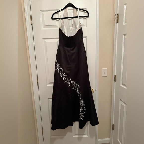 Women’s Black and Floral, David’s Bridal, Long Halter Dress, Size - Picture 2 of 3